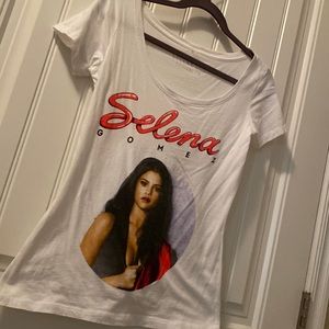 Selena Gomez Revival Tour T-shirt. Size Medium